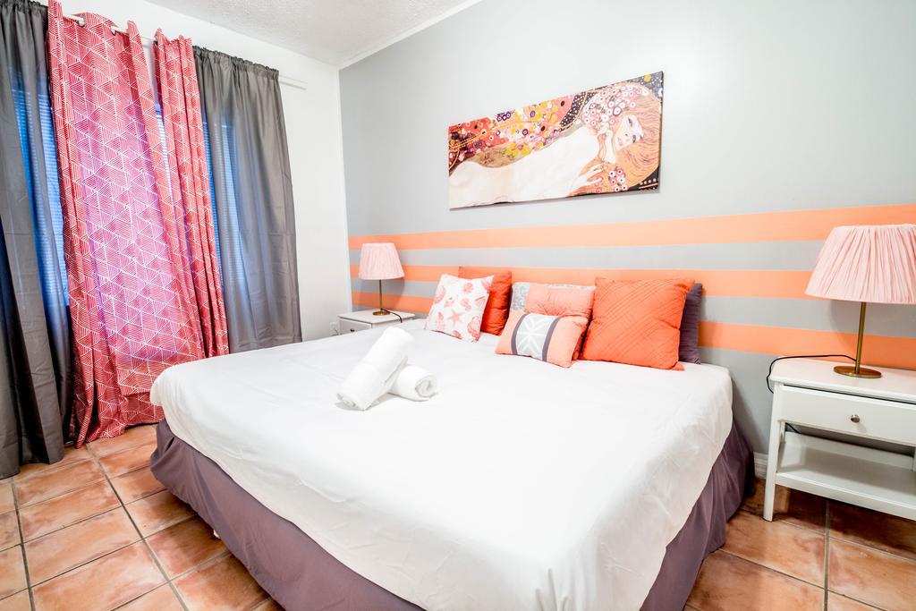 Ocean Walk Apartments Майами-Бич Экстерьер фото